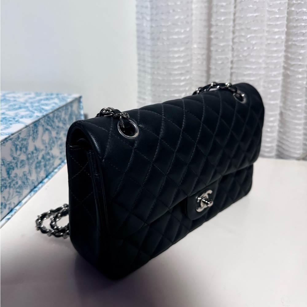 Elegant Black Quilted Shoulder Bag